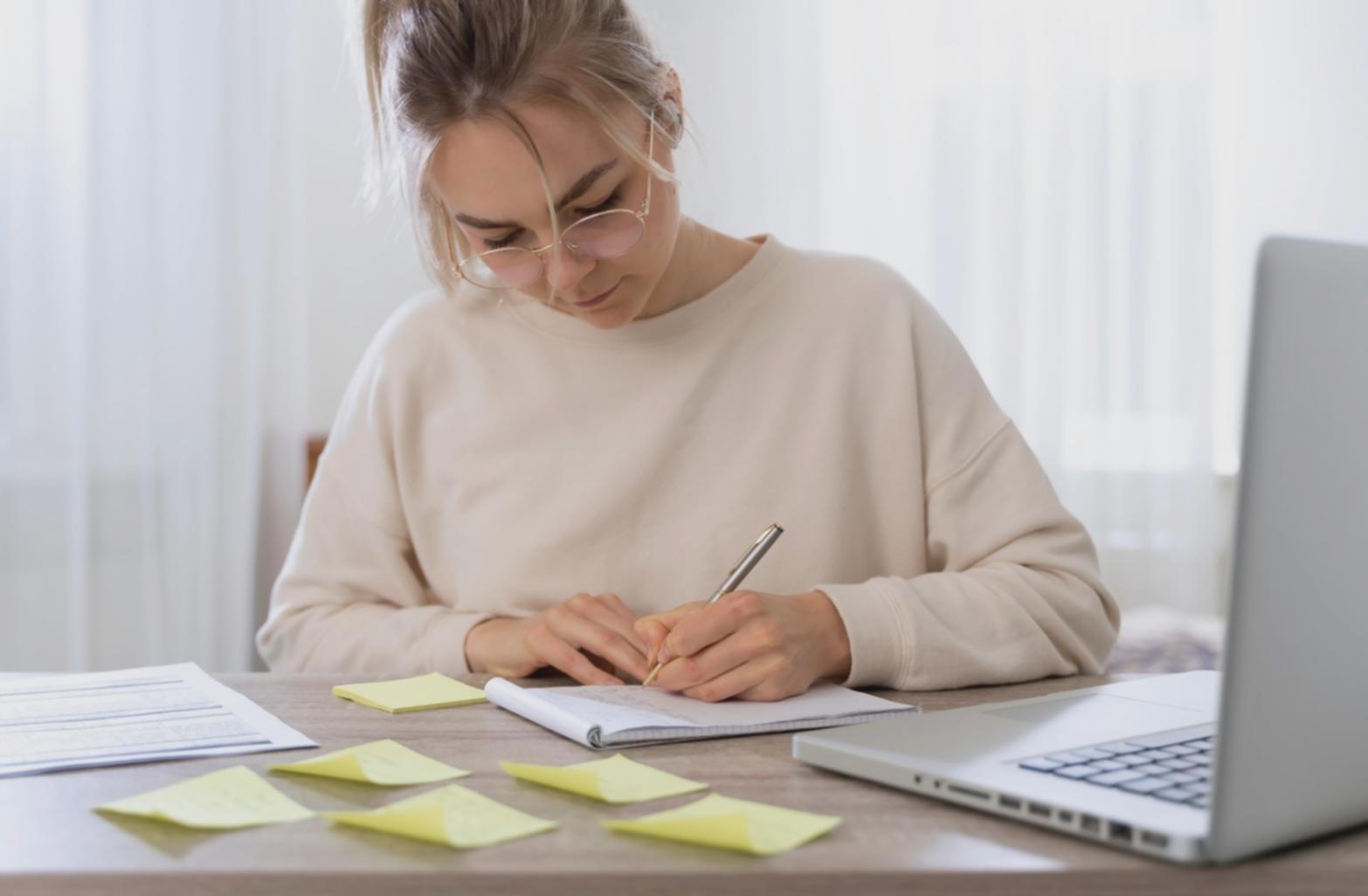 Analisis portofolio investasi dengan fokus pada manajemen risiko